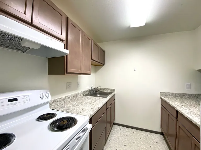 Clover Creek Apartments — Photo 11