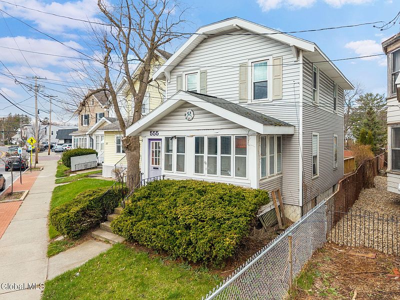 3rd image of 555 Delaware Avenue