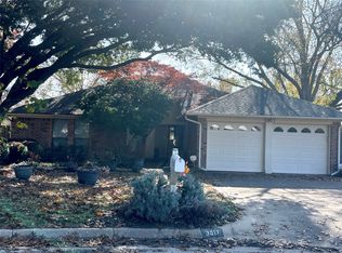 3917 Twin Creek Dr, Arlington, TX 76015