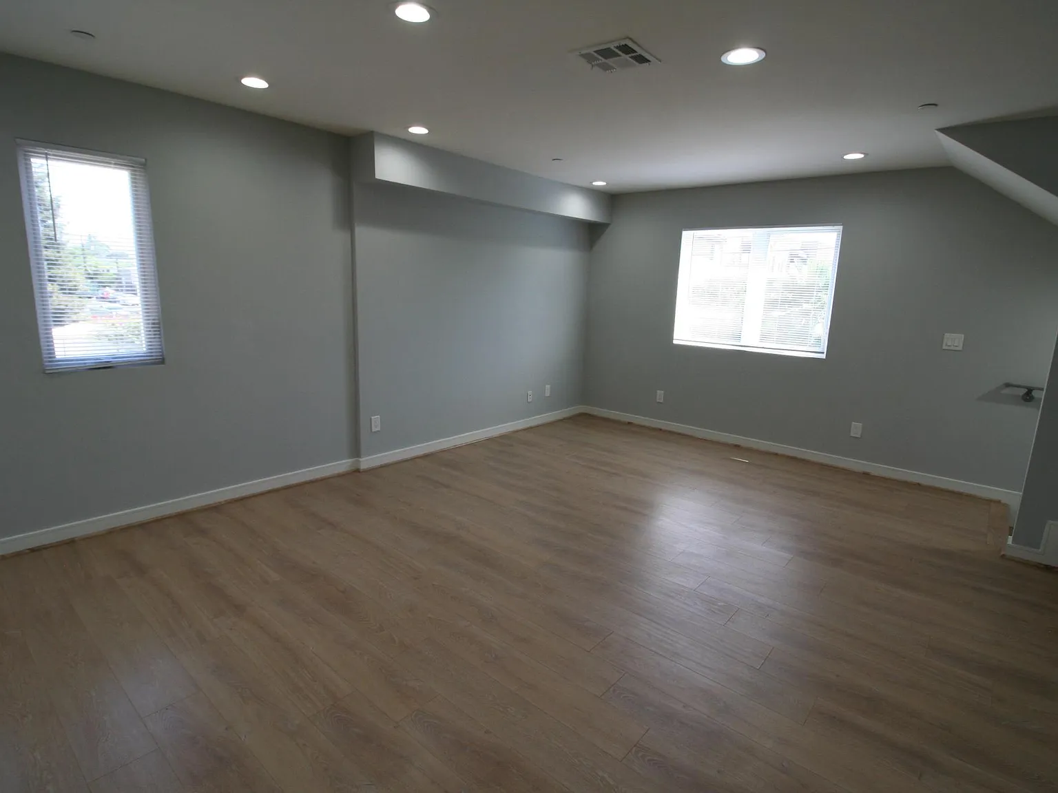 3 bed, 1400 sqft, $3,890 — Photo 3