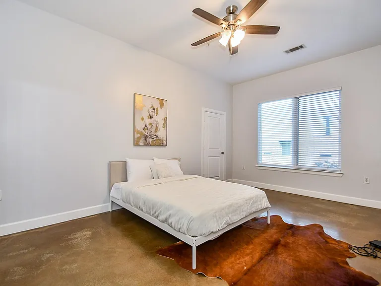 1900 Genesee St #104 — Photo 14