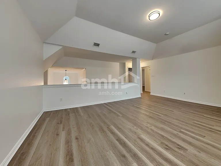 8001 Amesbury Ln — Photo 12