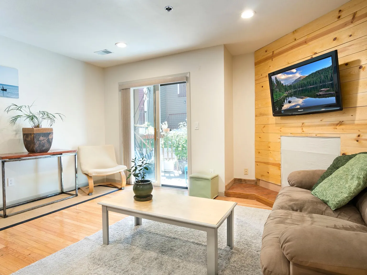 2 bed, 897 sqft, $2,550 — Photo 2