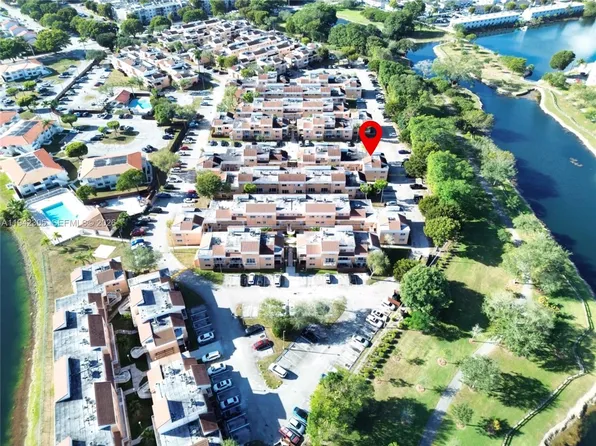 14911 SW 80th St APT 221, Miami, FL 33193