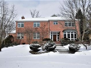 24225 Woodside Ln, Beachwood, OH