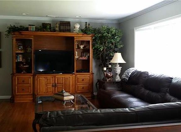 5th image of 610 Knollwood Ct