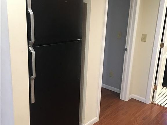 5th image of 182 Buttles Ave