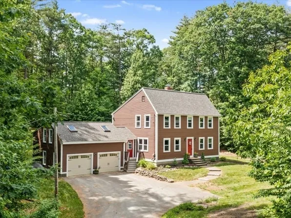 38 Wheeler St, Pepperell, MA 01463