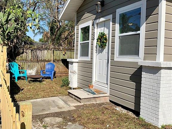3rd image of 105 W Allison Ct