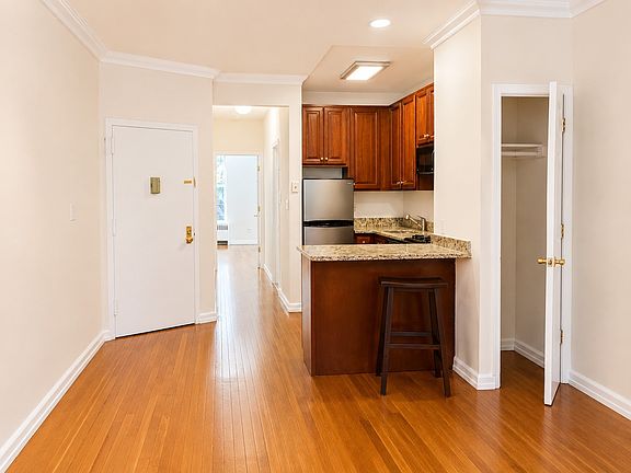 4th image of 441 W 50th St APT 2w