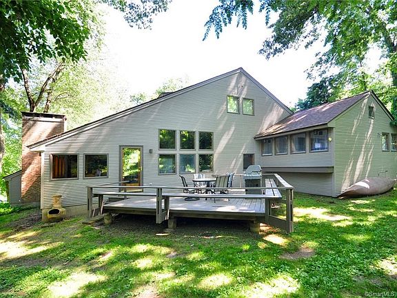 3rd image of 25 Metacomet Dr
