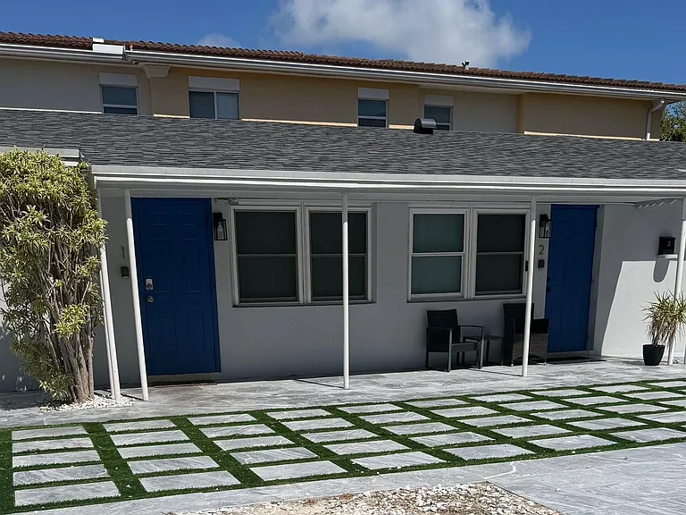 1108 NE 16th Ter #1-C — Photo 1