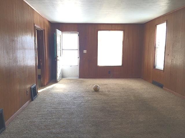 2nd image of 1042 Charleston St