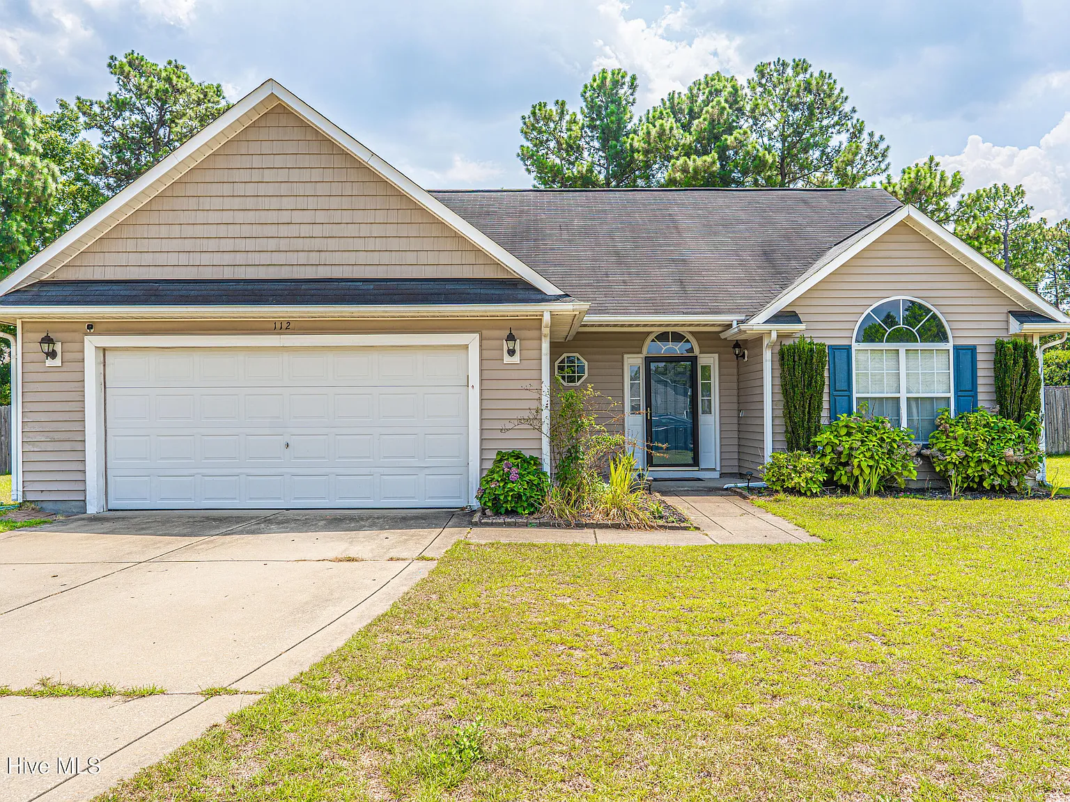 4 bed, 3.0 bath, 2400 sqft, $2,200 — Photo 1