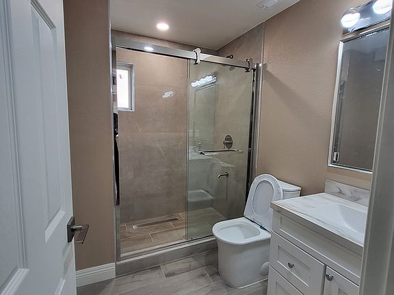 4th image of 218 Spring St #1