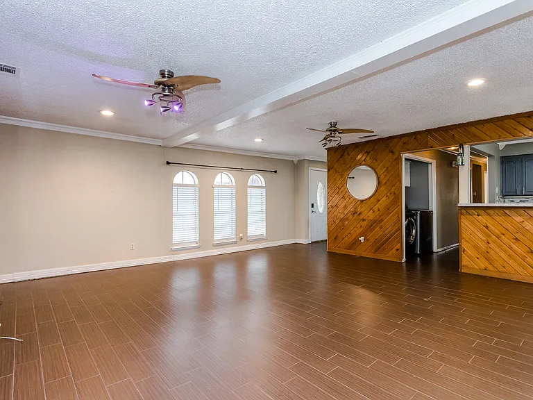 2517 Rosewood Dr — Photo 6