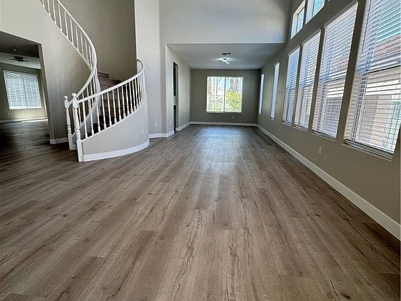 4th image of 125 Lakewood Garden Dr