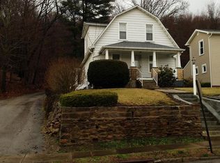 206 E Walnut St, Lowellville, OH 44436