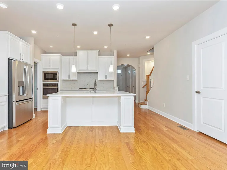3838 Fulham Rd — Photo 6