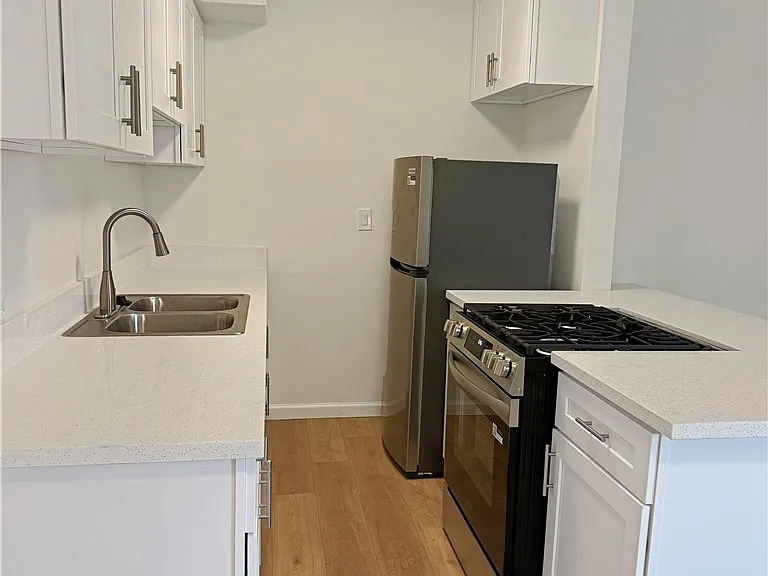1820 N Edgemont St #2 — Photo 1