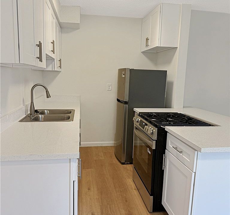 1st image of 1820 N Edgemont St APT 2