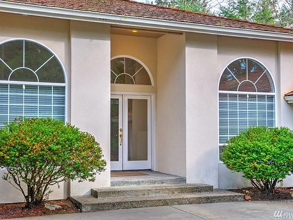 2nd image of 304 Pinecrest Dr