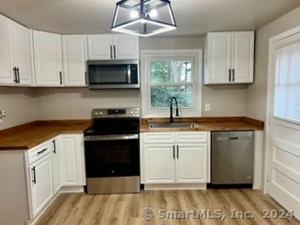 513 Washington Road, Enfield, CT 06082