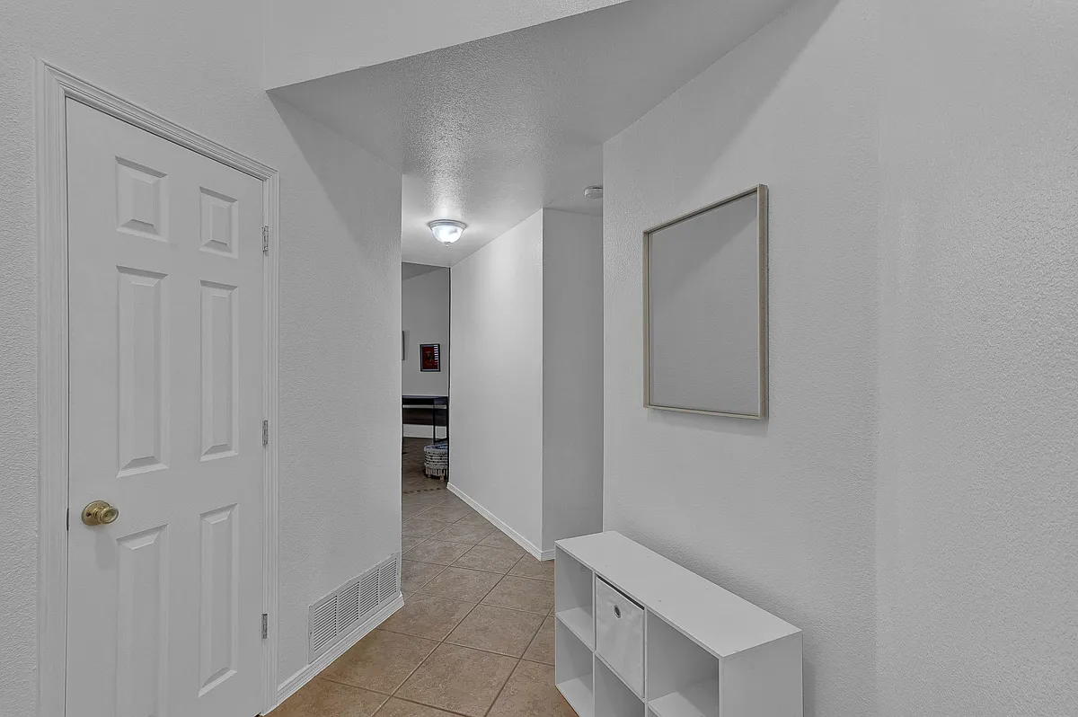 3 bed, 1341 sqft, $1,800 — Photo 3