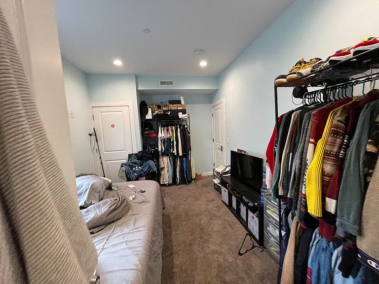 1411 W Thompson St — Photo 33
