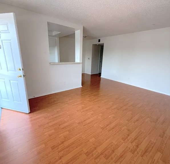 16525 Vanowen — Photo 8