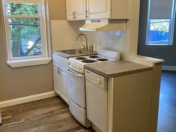 3rd image of 1862-1870 Beacon St #302