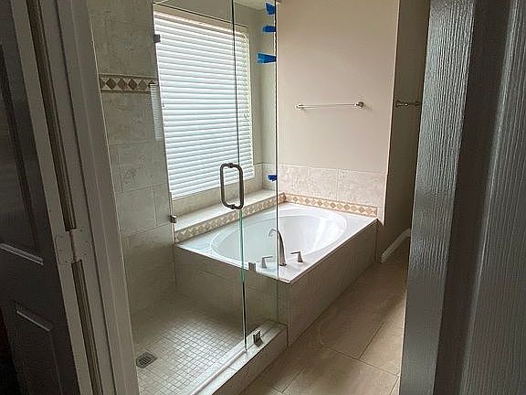 Master frameless shower 