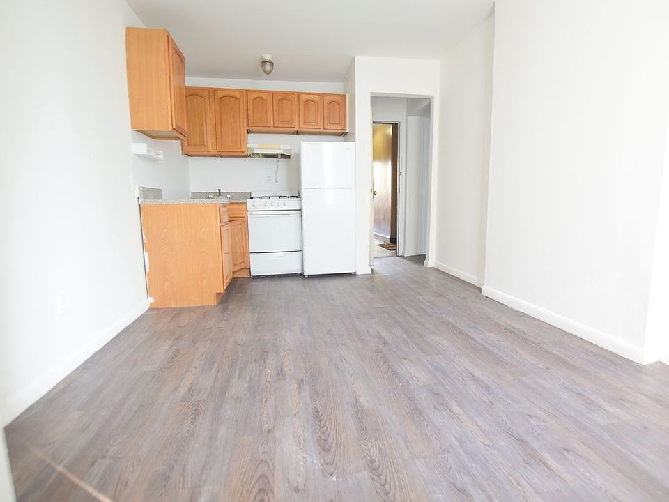 2nd image of 10 Columbia Pl #308