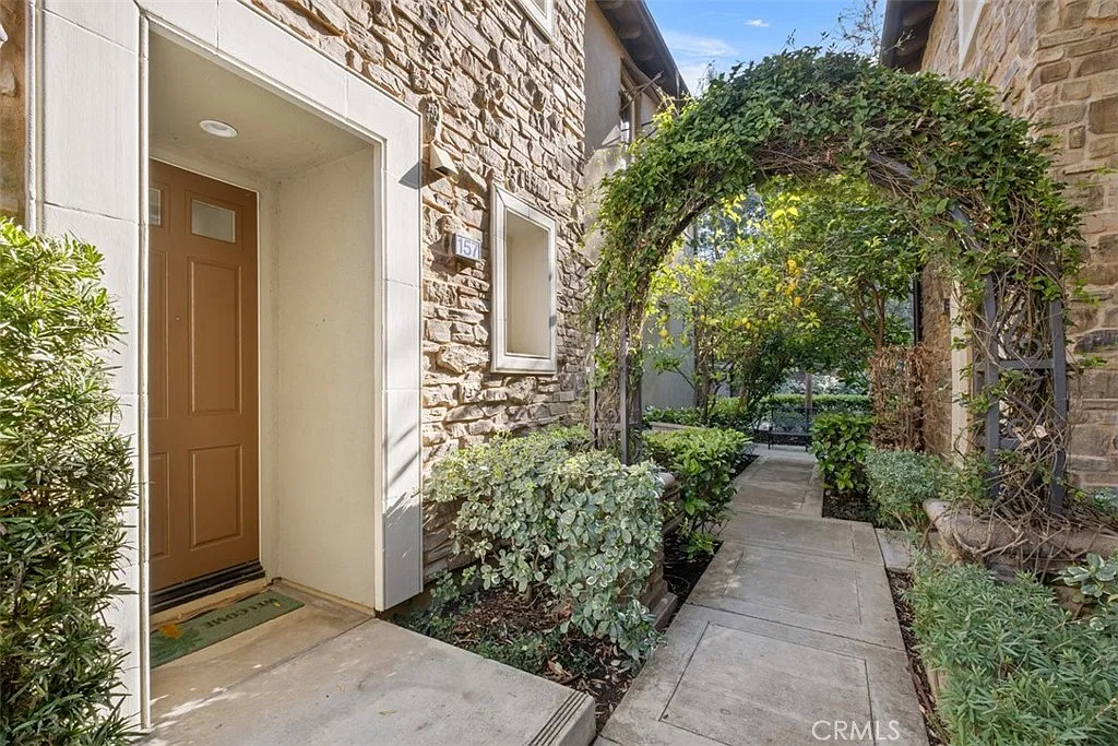 3 bed, 1859 sqft, $4,750 — Photo 1