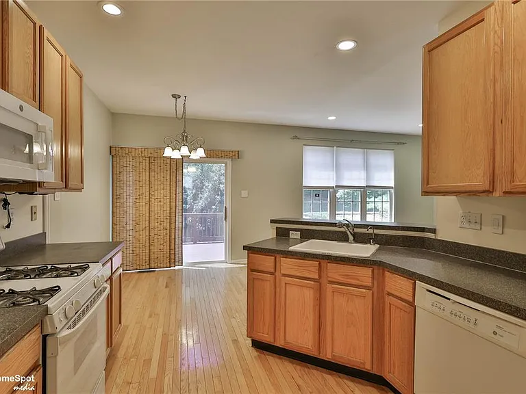 8149 Cross Creek Cir — Photo 9