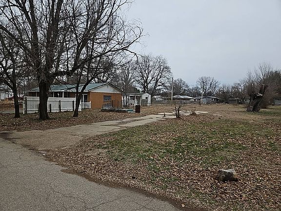 2nd image of 902 N Decatur St