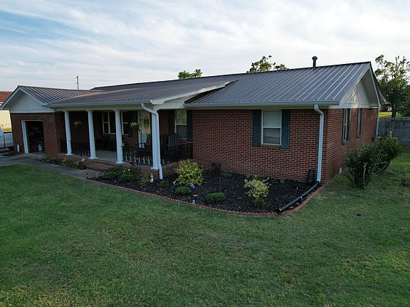3rd image of 6 Whaley Dr