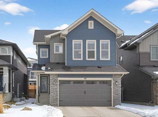 48 W Carringvue St NW, Calgary, AB T3P 1L7