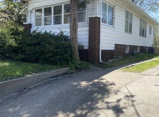 817 W Walnut St, Carbondale, IL 62901