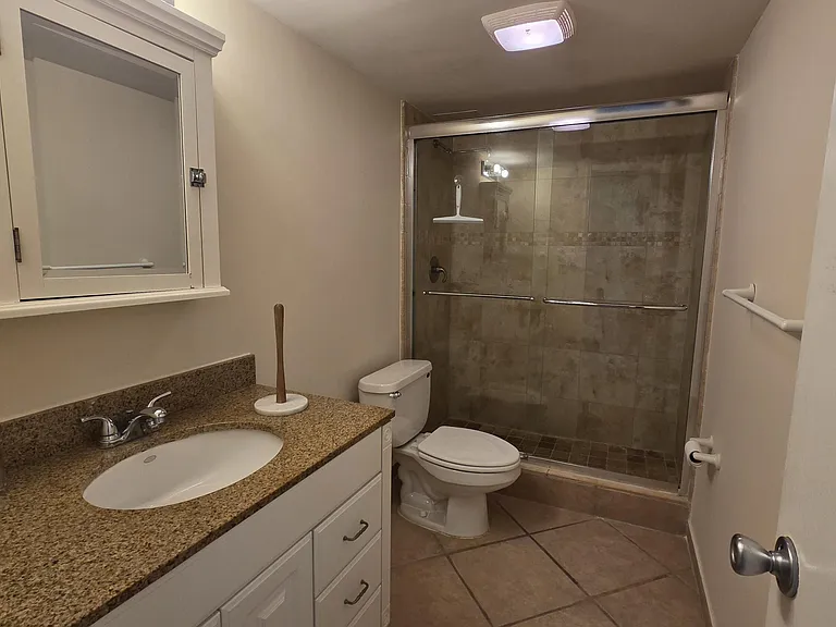 2400 NE 10th St #108 — Photo 5