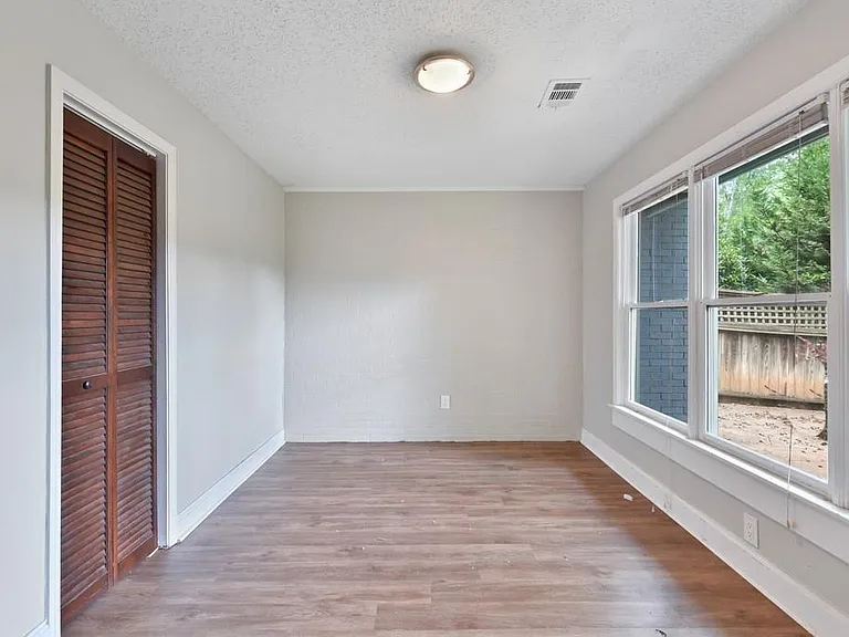 326 Mathews Ave #B — Photo 15