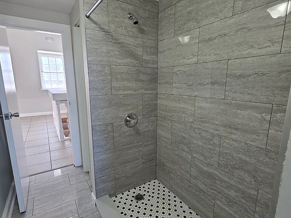 2nd image of 1210 Chapel St #3A