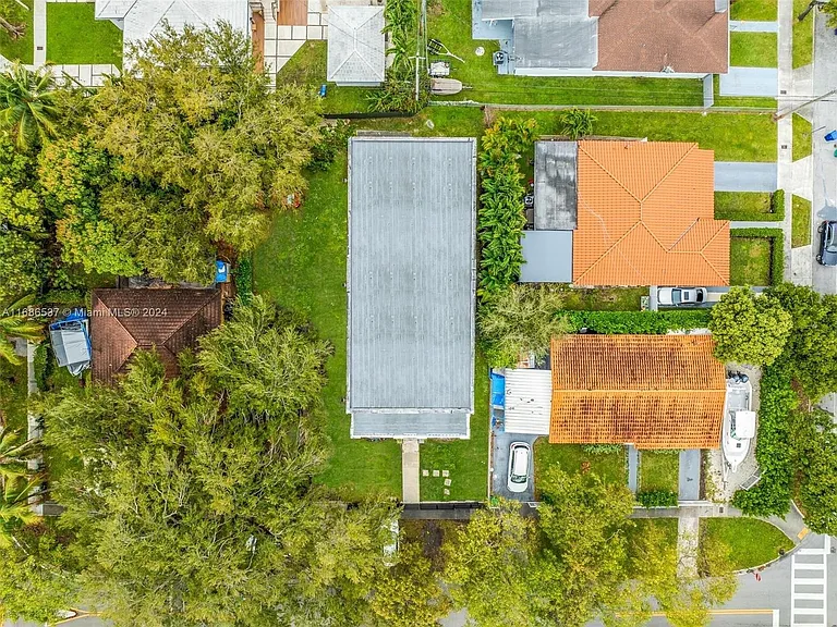 1020 SW 23rd Ave — Photo 14