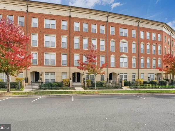 8013 Crescent Park Dr, Gainesville, VA 20155