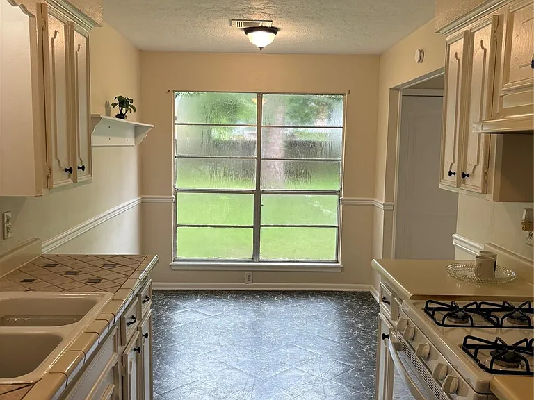3506 Valerie Ln — Photo 5