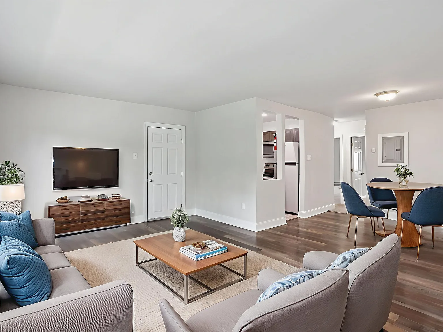 Maple Walk Apartments — Photo 2