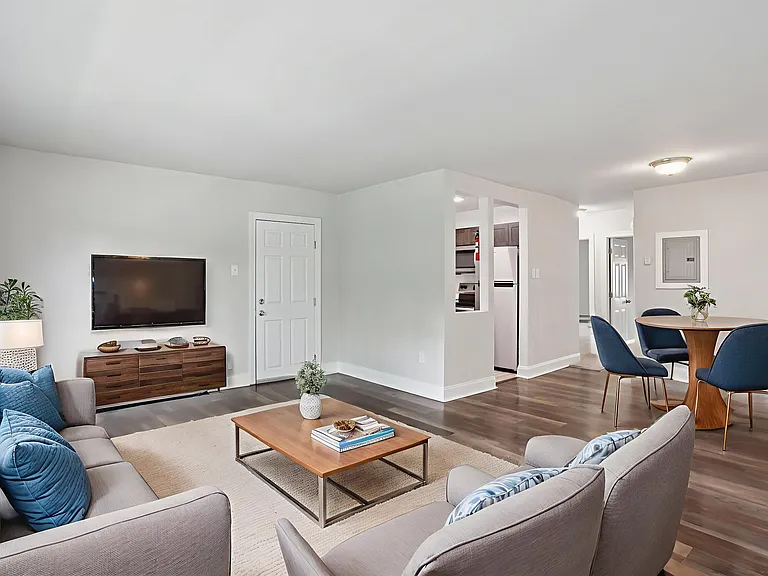 Maple Walk Apartments — Photo 2
