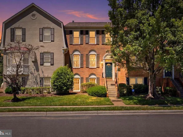2004 Gallows Tree Ln, Vienna, VA 22182