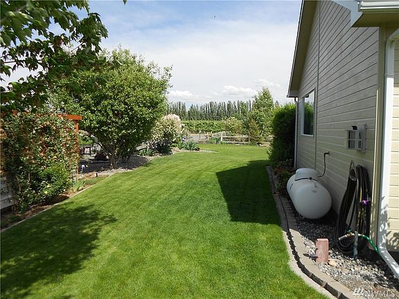 3rd image of 840 Desert Aire Dr SW