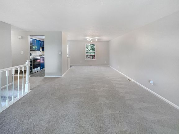 5th image of 2614 Club House Dr